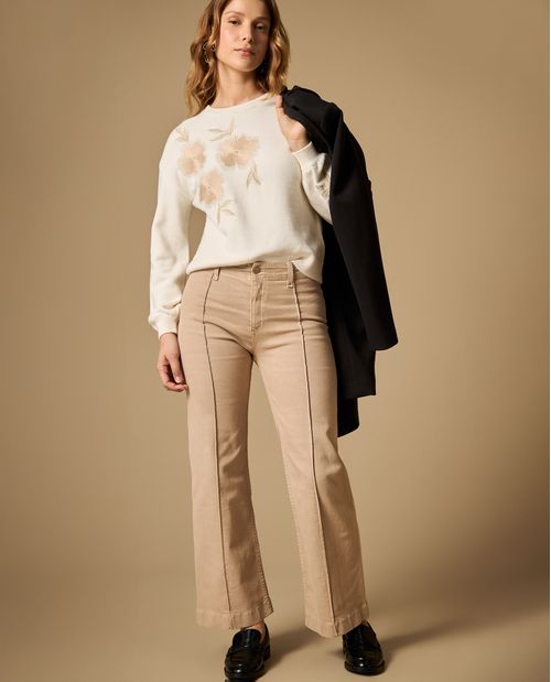 Pantalón wide leg con costuras marcadas