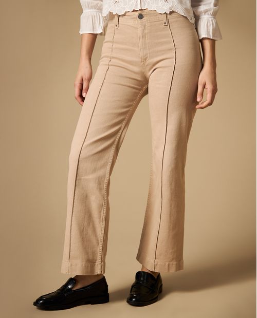 Pantalón wide leg con costuras marcadas