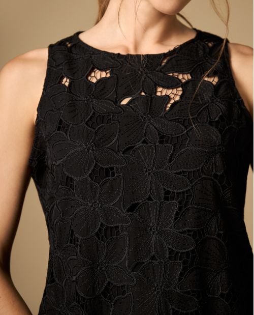 Vestido corto manga sisa con detalles de textura