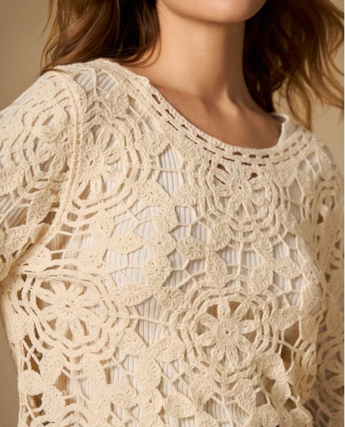 Suéter tejido cuello redondo con diseño floral