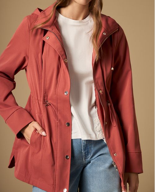 Chaqueta con capucha y ajuste en cintura