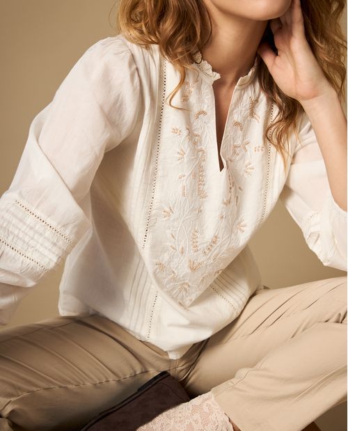 Camisa bordada manga larga con detalles en puños y cuello