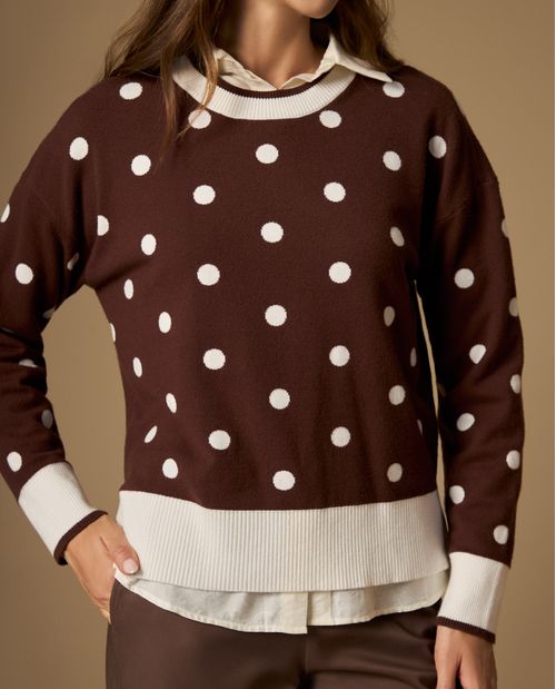 Suéter tejido cardigan con hombro caído y diseño de puntos
