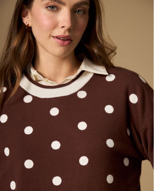 Suéter tejido cardigan con hombro caído y diseño de puntos