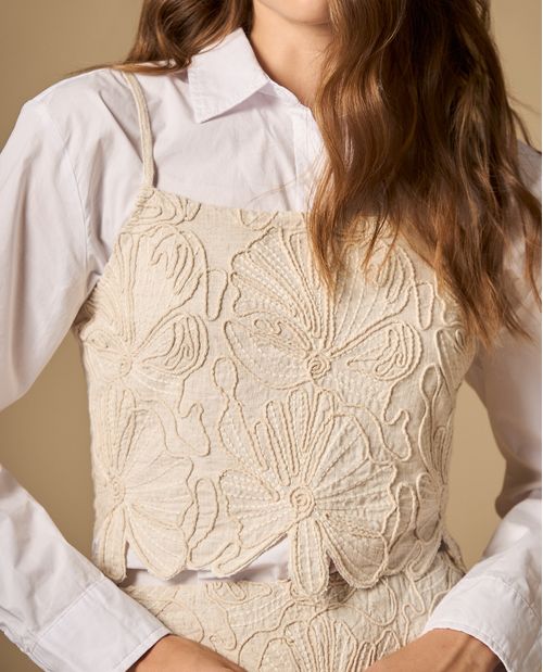 Camisa de tiras con bordado floral