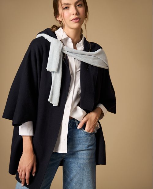 Capa tejida con cuello tipo ojal silueta cardigan