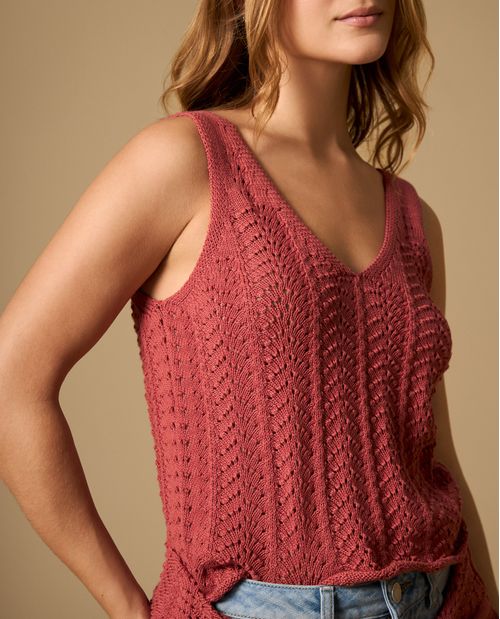 Camiseta cuello V en punto con textura
