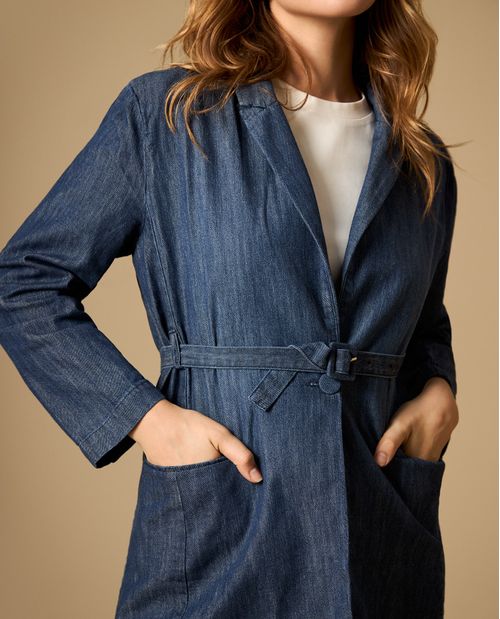 Blazer en denim con cinturón