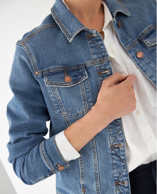 Chaqueta denim con bolsillos de parche