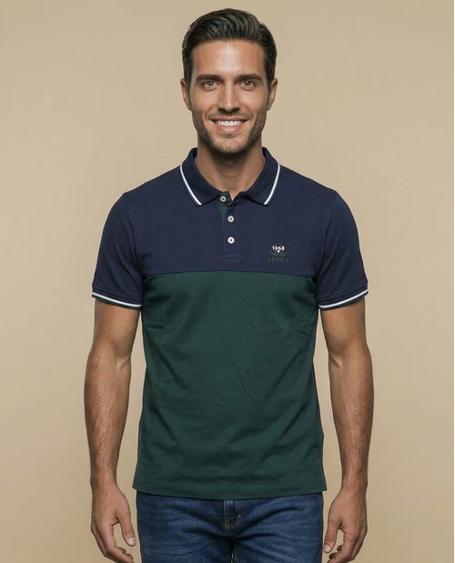Polo con diseño de bloques y bordado en pecho