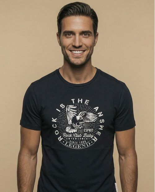 Camiseta estampada con gráfico de águila y tipografía vintage