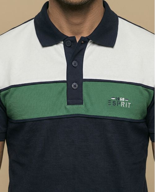 Camiseta polo manga corta con bloques de color y logo bordado