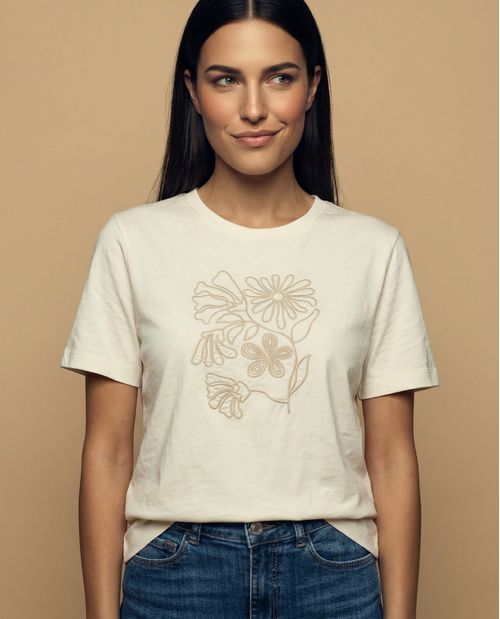 Camiseta manga corta con bordado cuello redondo