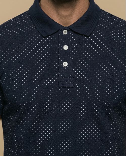 Polo estampado con cuello y puños en contraste