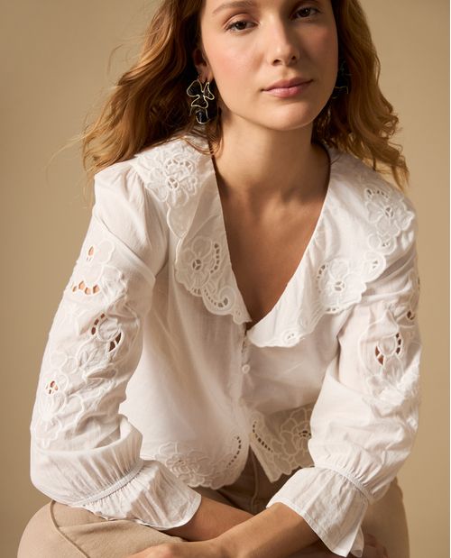 Camisa bordada con diseño floral manga larga con detalle en puños