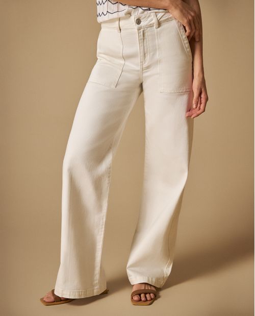 Jean wide leg tiro medio con bolsillos parche
