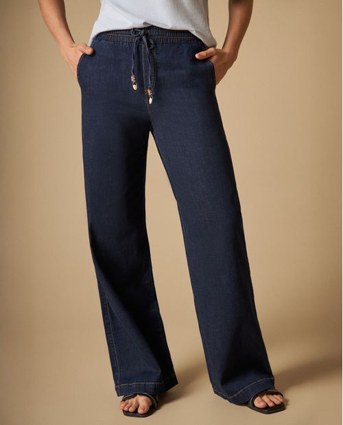 Pantalón denim liviano con pretina elástica y cordón ajustable