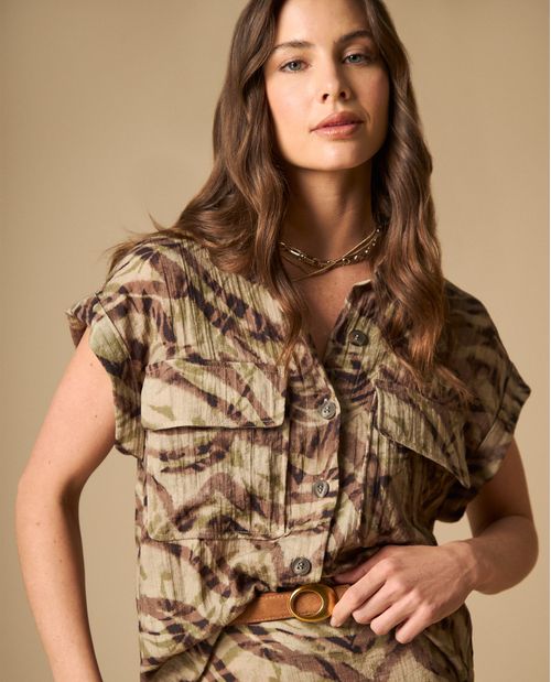 Camisa camisera manga corta con bolsillos frontales