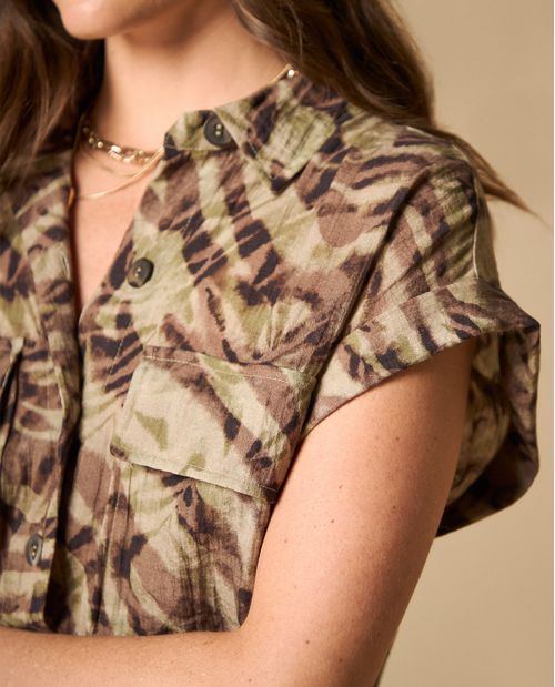 Camisa camisera manga corta con bolsillos frontales