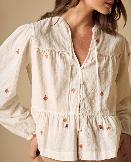 Camisa bordada manga larga cuello en V