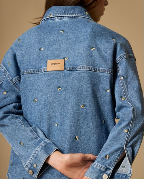 Chaqueta denim con bordado floral