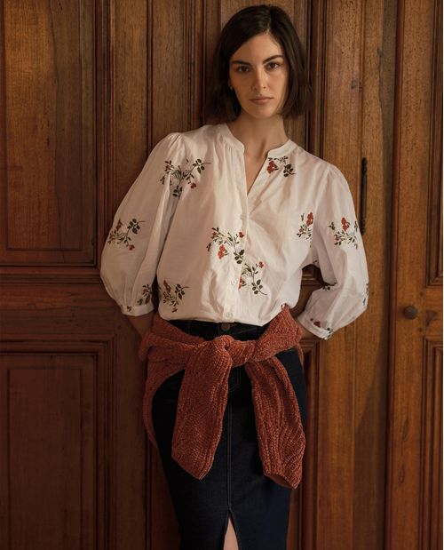 Camisa bordada manga larga cuello nerú