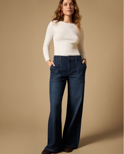Jean wide leg con bolsillos parche