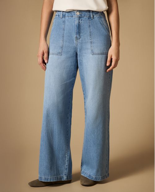 Jean wide leg con bolsillos parche