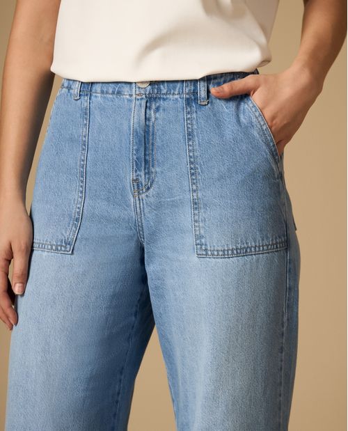 Jean wide leg con bolsillos parche