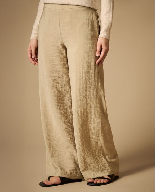 Pantalón silueta recta tejido fluido