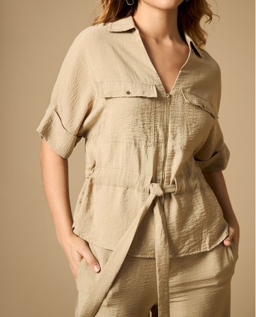 Camisa manga 3/4 con cuello camisero y cinturón