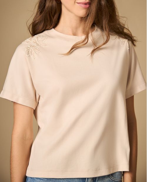 Camiseta manga corta con bordado floral