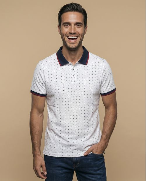 Polo manga corta con detalles contrastantes para hombre