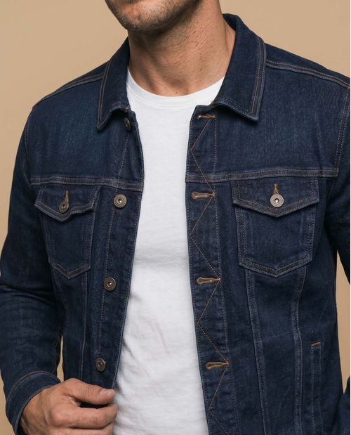 Chaqueta vaquera tipo trucker con bolsillos de parche para hombre