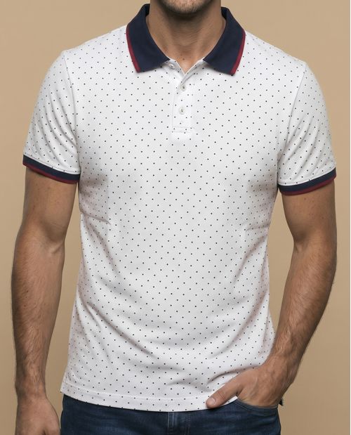 Polo manga corta con detalles contrastantes para hombre