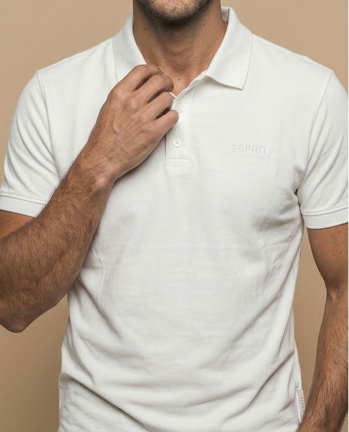 Polo manga corta con cuello camisero y ribete contrastante para hombre