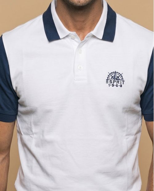 Polo manga corta con diseño en bloques de color para hombre