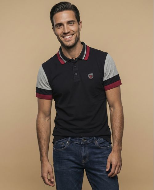 Polo manga corta con cuello a rayas y mangas en bloques de color para hombre