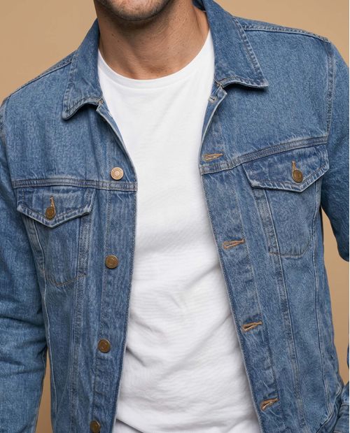 Chaqueta de denim con bolsillos frontales