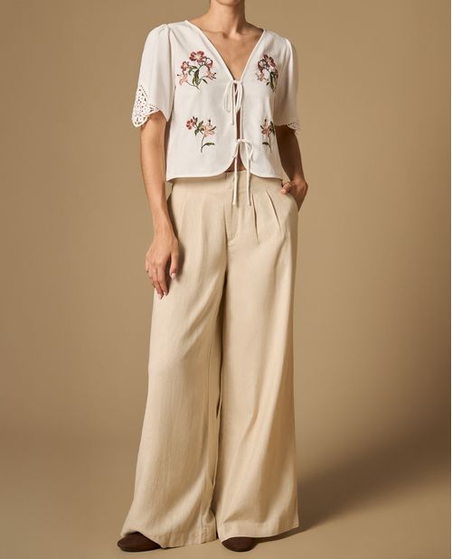 Pantalón recto con pinzas frontales