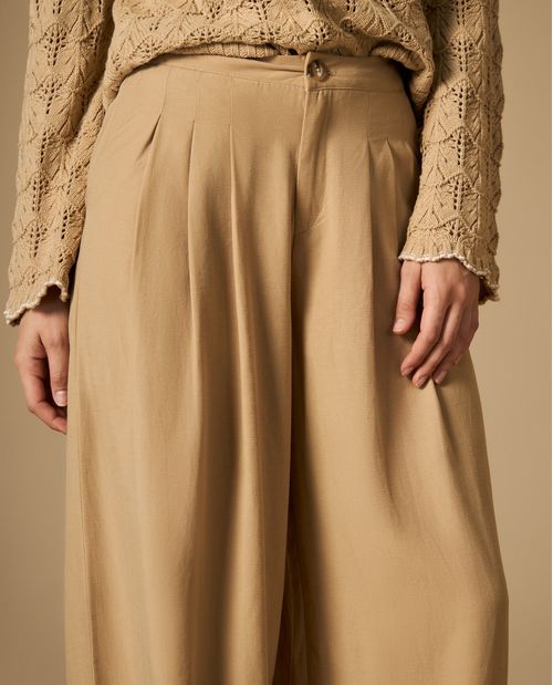 Pantalón chino con pinzas tiro alto pierna amplia
