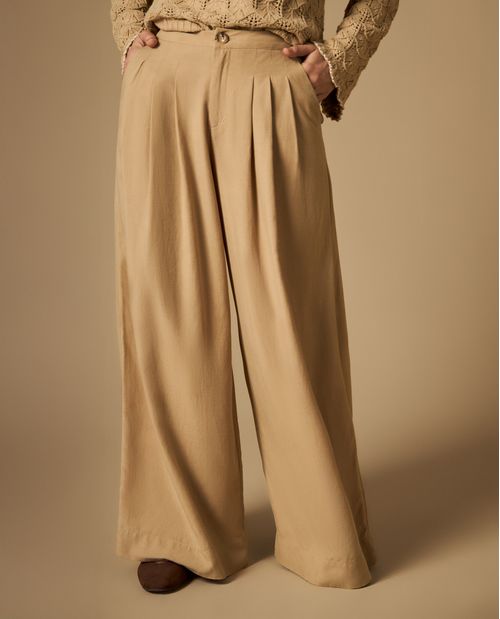 Pantalón chino con pinzas tiro alto pierna amplia