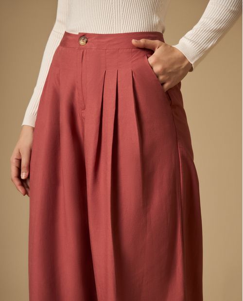 Pantalón chino con pinzas tiro alto pierna amplia