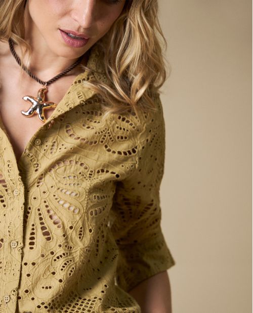 Camisa manga larga con diseño bordado