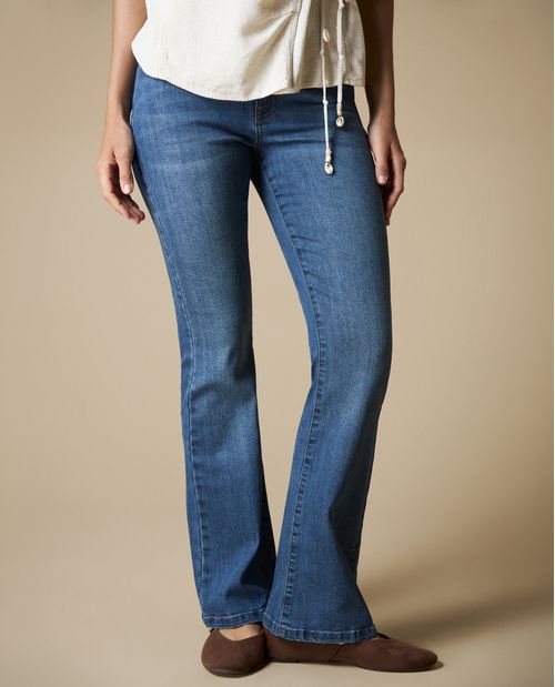 Jean bootcut de tiro medio