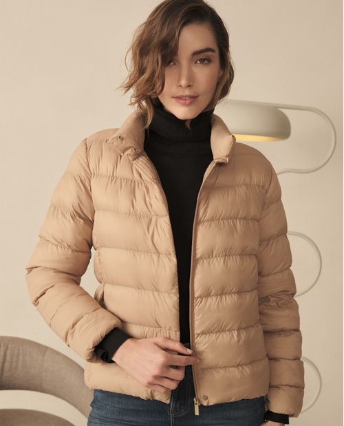 Chaqueta abullonada con cuello alto