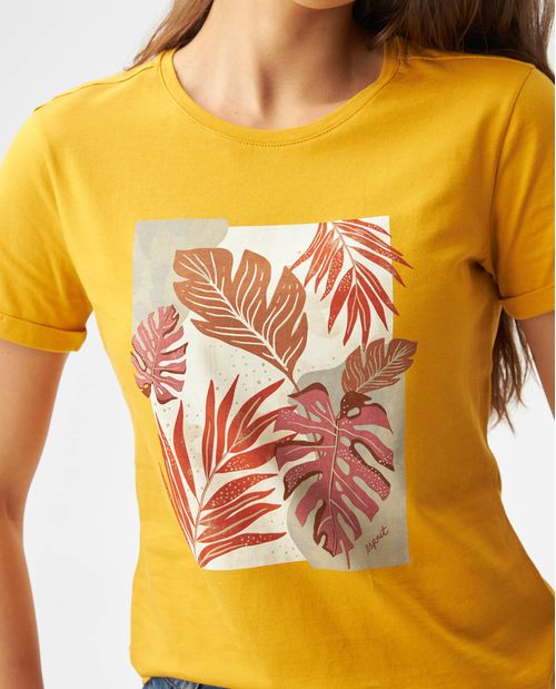 Camiseta con estampado botánico